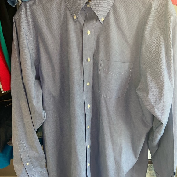 Brooks Brothers dress shirt that is ready to impress anywhere you go right away. - Picture 7 of 7